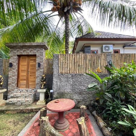 Villa Melanting كارانغاسِم المظهر الخارجي الصورة