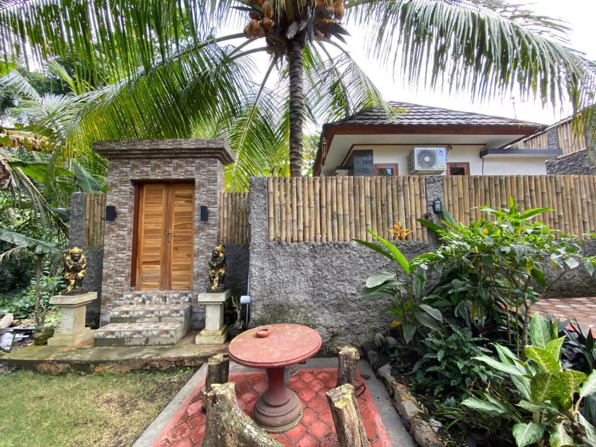 Villa Melanting كارانغاسِم المظهر الخارجي الصورة