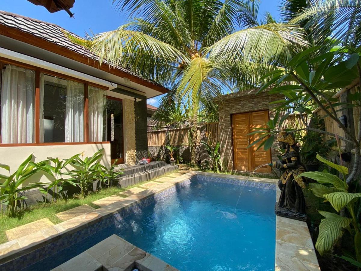 Villa Melanting كارانغاسِم المظهر الخارجي الصورة
