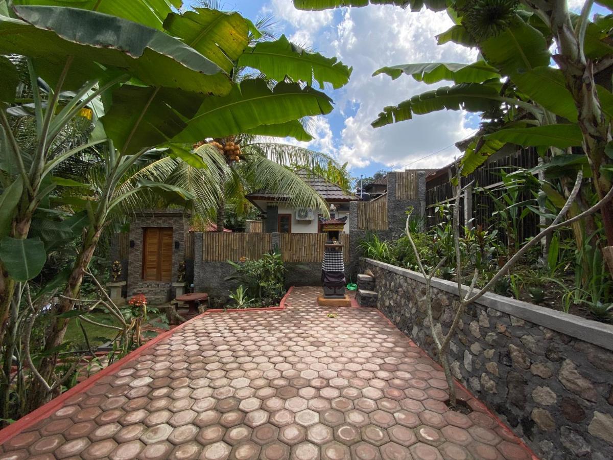 Villa Melanting كارانغاسِم المظهر الخارجي الصورة