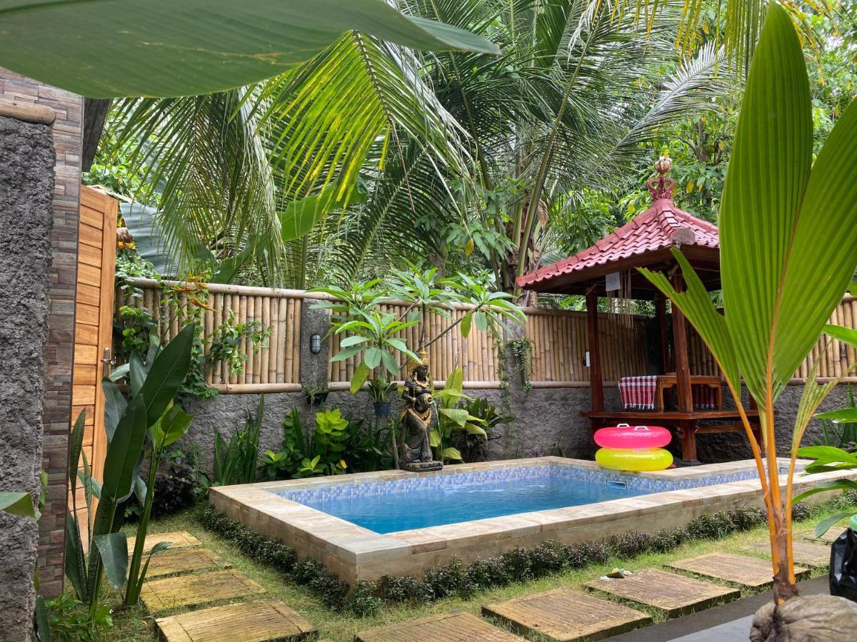 Villa Melanting كارانغاسِم المظهر الخارجي الصورة