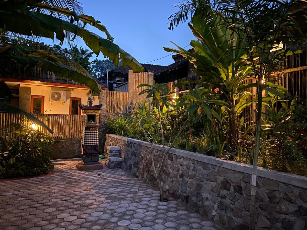 Villa Melanting كارانغاسِم المظهر الخارجي الصورة