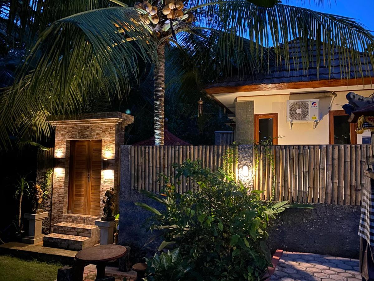 Villa Melanting كارانغاسِم المظهر الخارجي الصورة