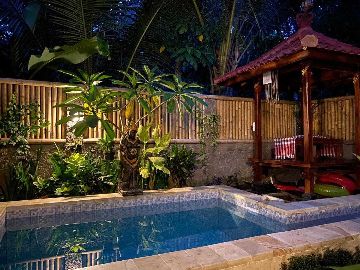Villa Melanting كارانغاسِم المظهر الخارجي الصورة