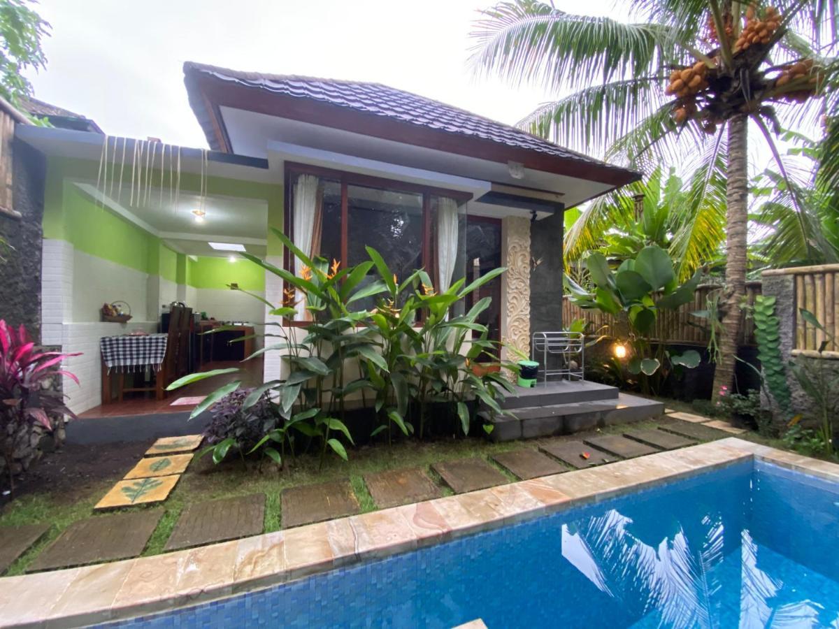 Villa Melanting كارانغاسِم المظهر الخارجي الصورة